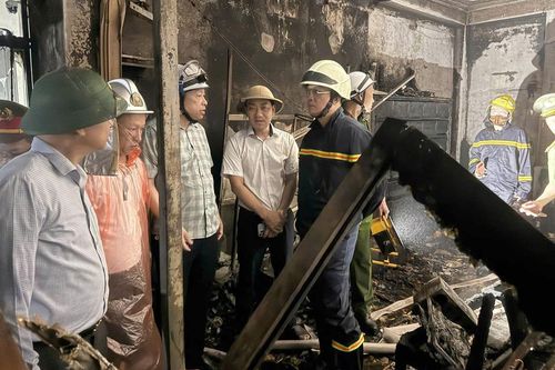 Hà Nội: Xác định danh tính hai cặp vợ chồng cùng một cháu bé tử vong vụ cháy ở Văn Cao