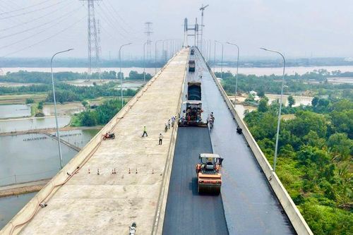 Đang thảm nhựa cầu Phước Khánh nối Đồng Nai - TP.HCM