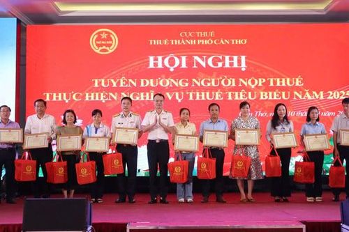 Thuế Cần Thơ tuyên dương 249 người nộp thuế tiêu biểu năm 2025