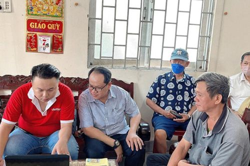 Đồng Tháp: Đẩy mạnh chi trả trợ cấp xã hội không dùng tiền mặt