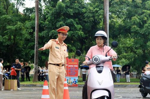 Thái Nguyên: Hơn 800 cán bộ, giảng viên và sinh viên được đào tạo kỹ năng lái xe mô tô, xe gắn máy an toàn