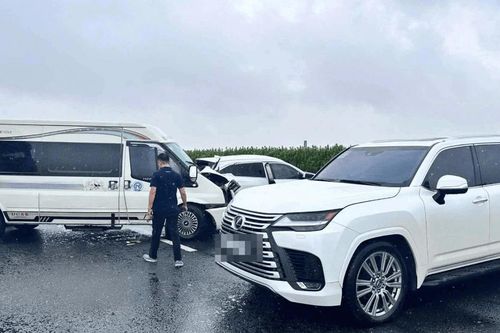 Vụ xe Lexus dừng trên cao tốc gây tai nạn: Chuyển hồ sơ cho công an thụ lý