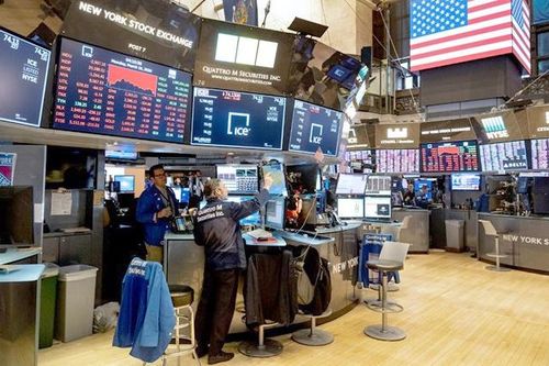S&P 500, Nasdaq cùng giảm khi lợi suất trái phiếu áp sát 5%