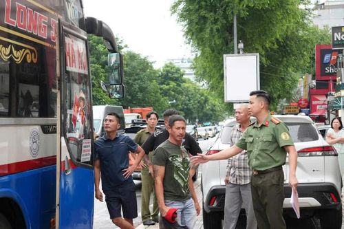 Tiếp nhận 42 công dân Việt Nam bị Hoa Kỳ trục xuất về nước