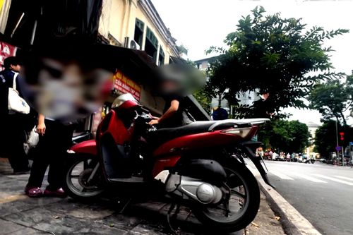 Chấn chỉnh tình trạng chọn xe để trông giữ tại phố Phủ Doãn