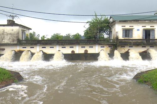 Hà Nội: Khu vực ngoại thành sẵn sàng ứng phó mưa lớn kéo dài