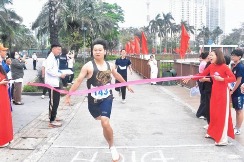 Lan tỏa niềm vui trên những đường chạy Báo Hà Nội Mới - Vì hòa bình 2026