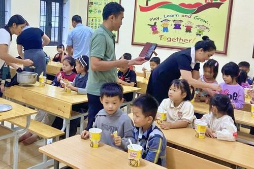 Hàng nghìn học sinh ở Thanh Hoá tạm nghỉ học do mưa lớn gây ngập lụt