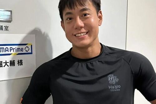 Tuyên bố chỉ ngủ 30 phút mỗi ngày suốt 17 năm, YouTuber để lộ hàng loạt khoảnh khắc đáng ngờ khi livestream