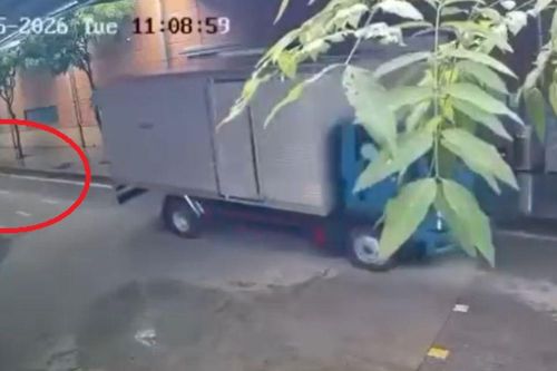 Camera ghi cảnh xe tải lùi trúng nữ công nhân ở Nghệ An, hoàn cảnh nạn nhân khó khăn