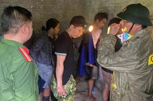 Công an tỉnh Phú Thọ giải cứu thành công 3 người mắc kẹt trong hang Rút do mưa lũ