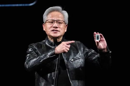 Công nghệ 16/9: Jensen Huang tham dự sự kiện Windows & Surface của Microsoft