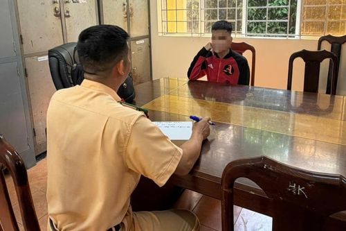 Muốn bạn biết 'mình là ai', thiếu niên 16 tuổi ở Đắk Lắk 'bốc đầu' xe