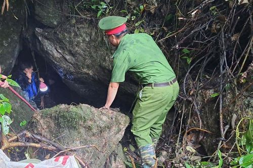 Giải cứu 3 người đàn ông mắc kẹt trong hang ở Phú Thọ suốt 3 ngày