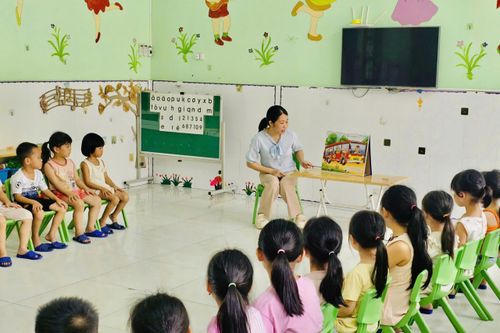 Ninh Bình bổ sung hơn 7.000 hợp đồng lao động cho giáo dục và y tế