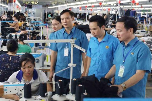 Bộ Nội vụ nêu lý do chưa phù hợp giảm giờ làm từ 48 giờ xuống 44 giờ/tuần
