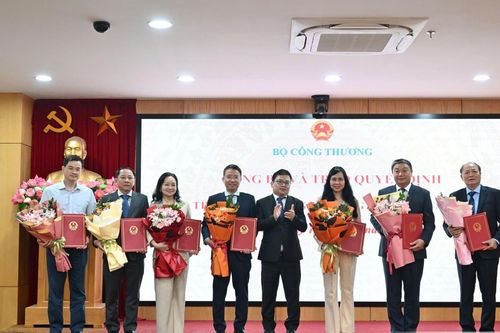 Bộ Công Thương trao quyết định bổ nhiệm 7 lãnh đạo các đơn vị