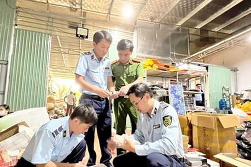 Kiên quyết xử lý vi phạm, hàng lậu từ địa bàn cơ sở