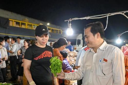 Siết chặt nguồn thực phẩm từ chợ đầu mối đến bàn ăn