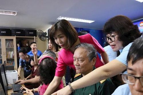 Phường Hoàn Kiếm ra mắt Trạm kết nối số phục vụ người dân
