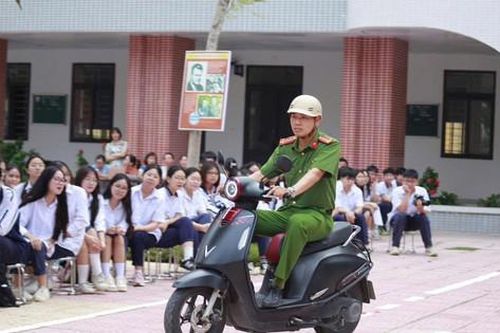 Hoàng Liệt: 1.400 học sinh THPT được tập huấn kỹ năng lái xe an toàn