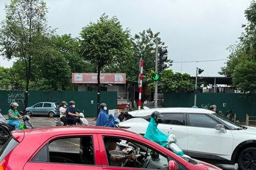Biển cấm rẽ bị phớt lờ, tiềm ẩn nguy cơ mất an toàn giao thông