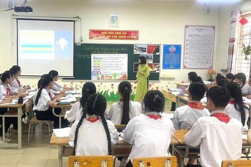 Trường học Hà Nội được thu các khoản nào, mức trần ra sao?