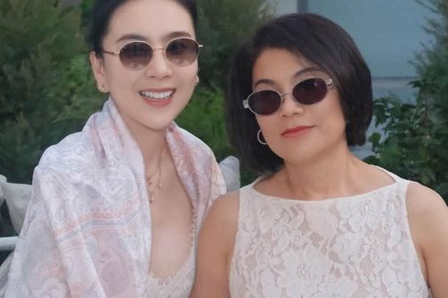 Mẹ MC Mai Ngọc gây chú ý