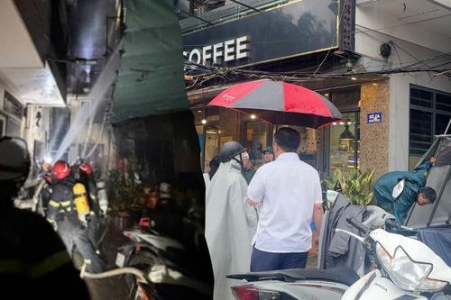 Cháy nhà 4 tầng ở Hà Nội lúc rạng sáng khiến 5 người tử vong