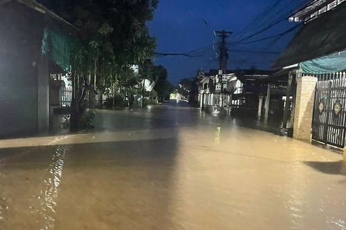 Mưa lớn giảm dần từ đêm mai, lũ trên các sông vẫn rất cao