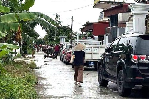 Dùng hung khí giết người cùng thôn rồi tự sát