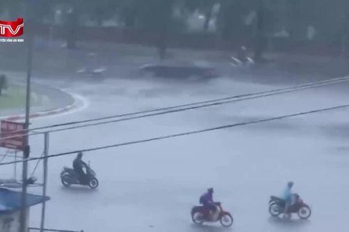 Chủ động kiểm tra, khắc phục điểm mất an toàn điện mùa mưa bão
