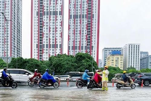 Hàng loạt trường đại học ở Hà Nội chuyển sang học trực tuyến