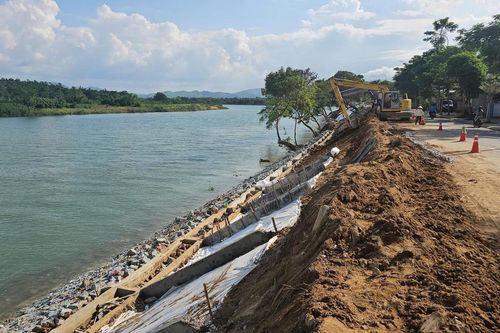 TP Huế: Hoàn thiện bờ kè chống sạt lở trước mùa mưa bão