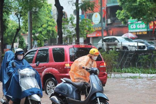 Mưa ngập, trường học Hà Nội chủ động phương án dạy học