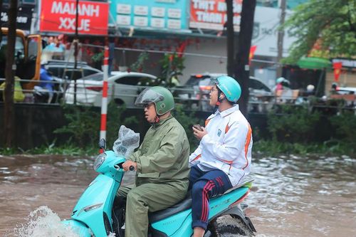 Hà Nội yêu cầu trường học điều chỉnh hình thức dạy học khi bão, mưa lớn