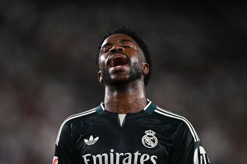 Đã đến lúc Vinicius nên dự bị?