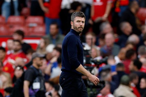 HLV Michael Carrick nghẹn ngào phỏng vấn