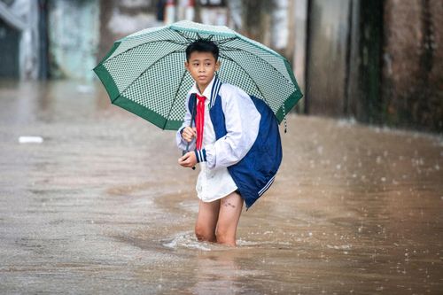 Thêm trường ở Hà Nội cho nghỉ, chuyển học online vì mưa lớn