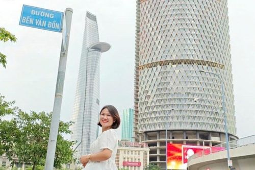 Nơi người lạ gọi tôi là 'con'