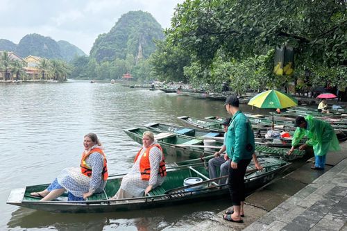 Tràng An, Chùa Hương tạm dừng đón khách vì mưa lớn