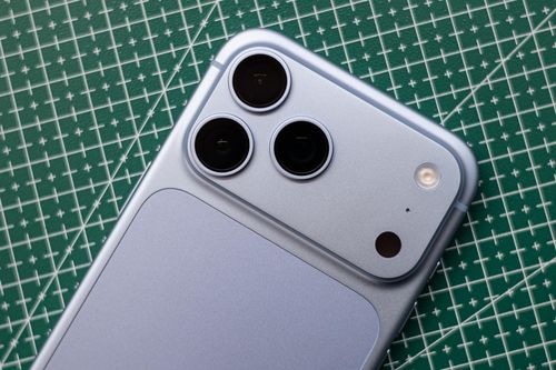 Trên tay iPhone 18 Pro Max màu Xanh băng thanh trước ngày mở bán