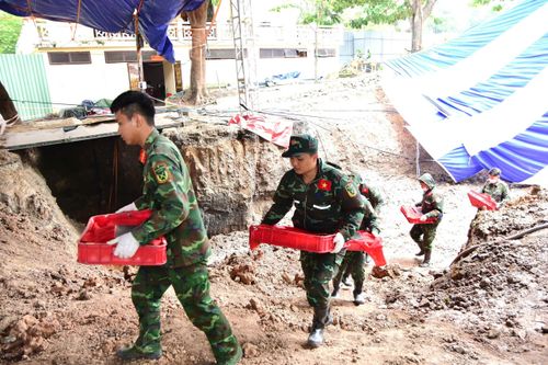 Xử lý 500 m3 đất, tìm thấy 17 hài cốt ở rãnh mộ mới CV Lê Thị Riêng