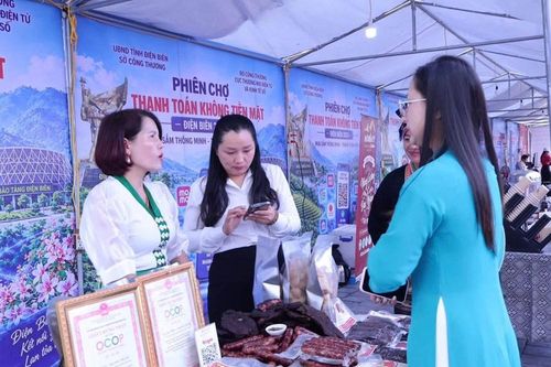 Điện Biên thúc đẩy thương mại điện tử từ phiên chợ không tiền mặt