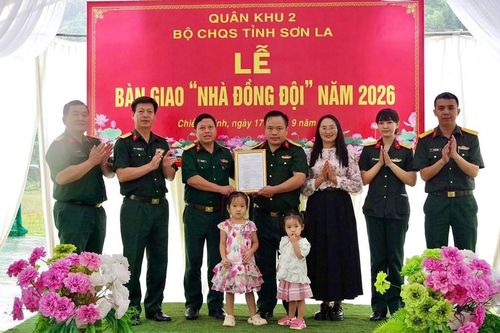 Sơn La: Bàn giao 'Nhà đồng đội' tặng gia đình quân nhân tại phường Chiềng Sinh