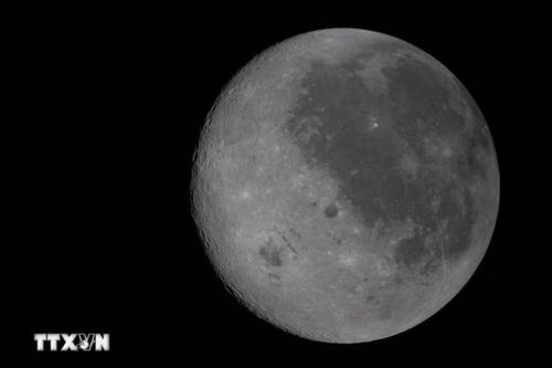 NASA phát hiện hố va chạm lớn hình thành trên Mặt Trăng