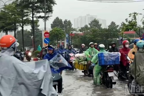 Hà Nội: Mưa lớn nhất trong 3 ngày, hàng chục điểm ngập khắp thành phố