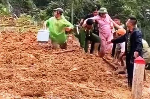 Công an Thanh Hóa giúp dân ứng phó với thiên tai