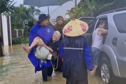 Nước sông Con dâng cao, hàng chục hộ dân ở Nghệ An phải di dời