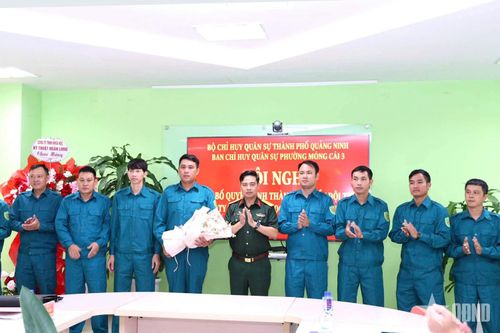 Quảng Ninh: Ban CHQS phường Móng Cái 3 thành lập Tiểu đội tự vệ Công ty TNHH Khoa học kỹ thuật Ngân Long